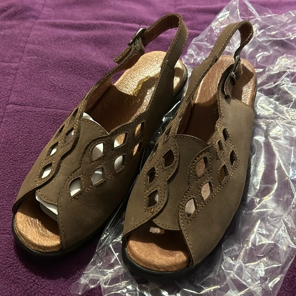 EUC Brown suede-like sandals, size EU 38 - Picture 1 of 3